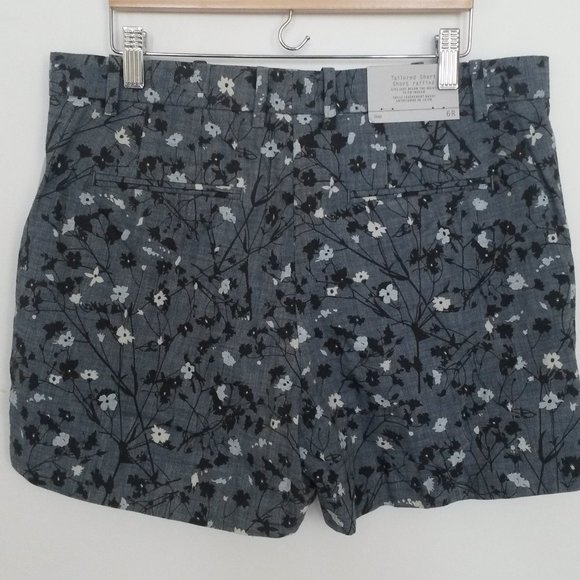 GAP Blue Floral Print Tailored Short Size 6R - Picture 2 of 2